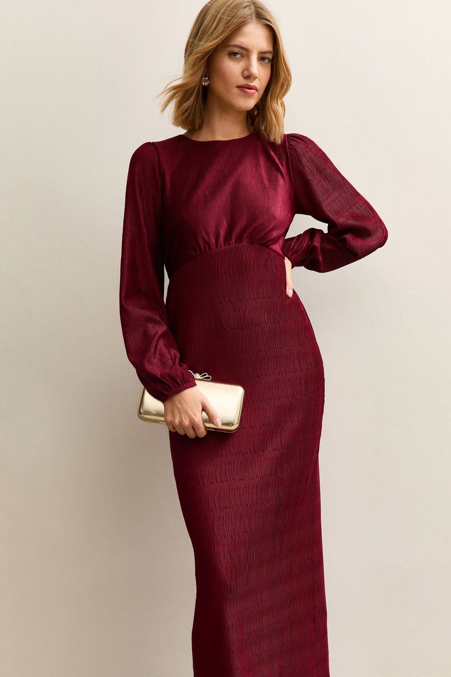 Burgundy Wedding Guest Outfits: 26 Stylish Winter Looks Burgundy Wedding Guest Outfits: 26 Stylish Winter Looks