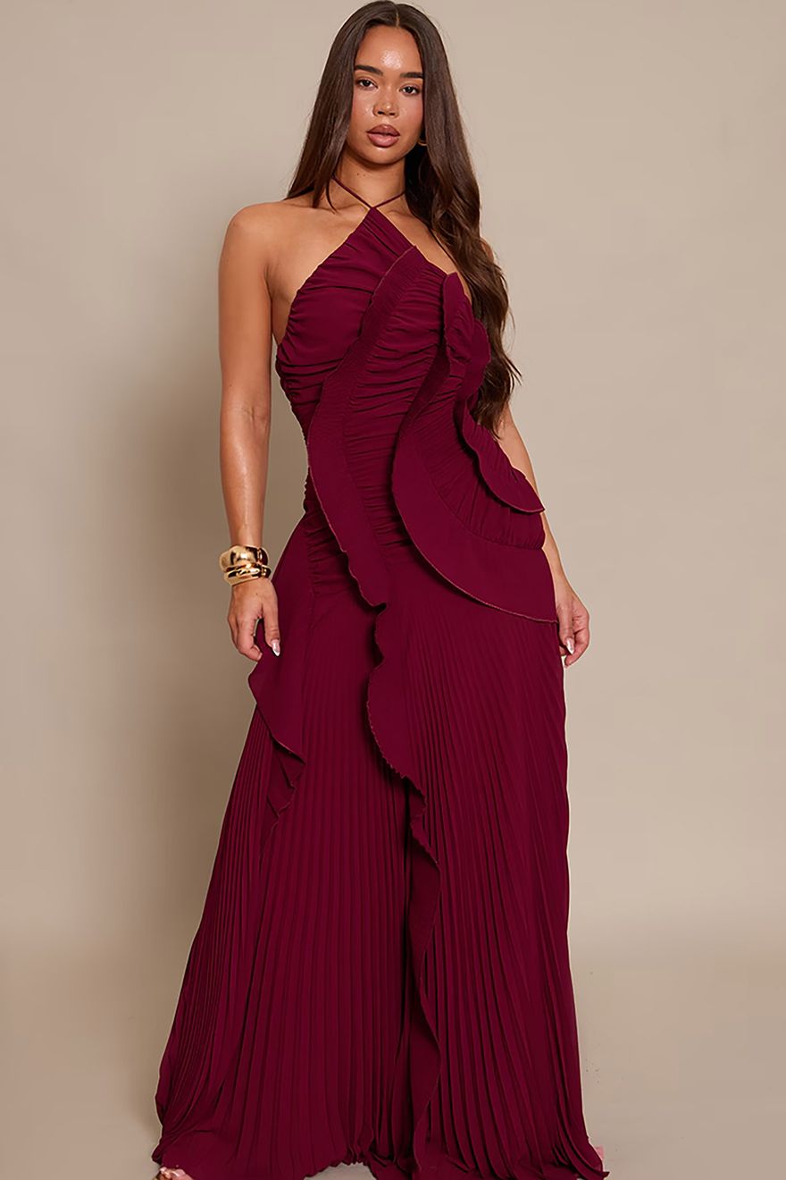 Burgundy Wedding Guest Outfits: 26 Stylish Winter Looks Burgundy Wedding Guest Outfits: 26 Stylish Winter Looks