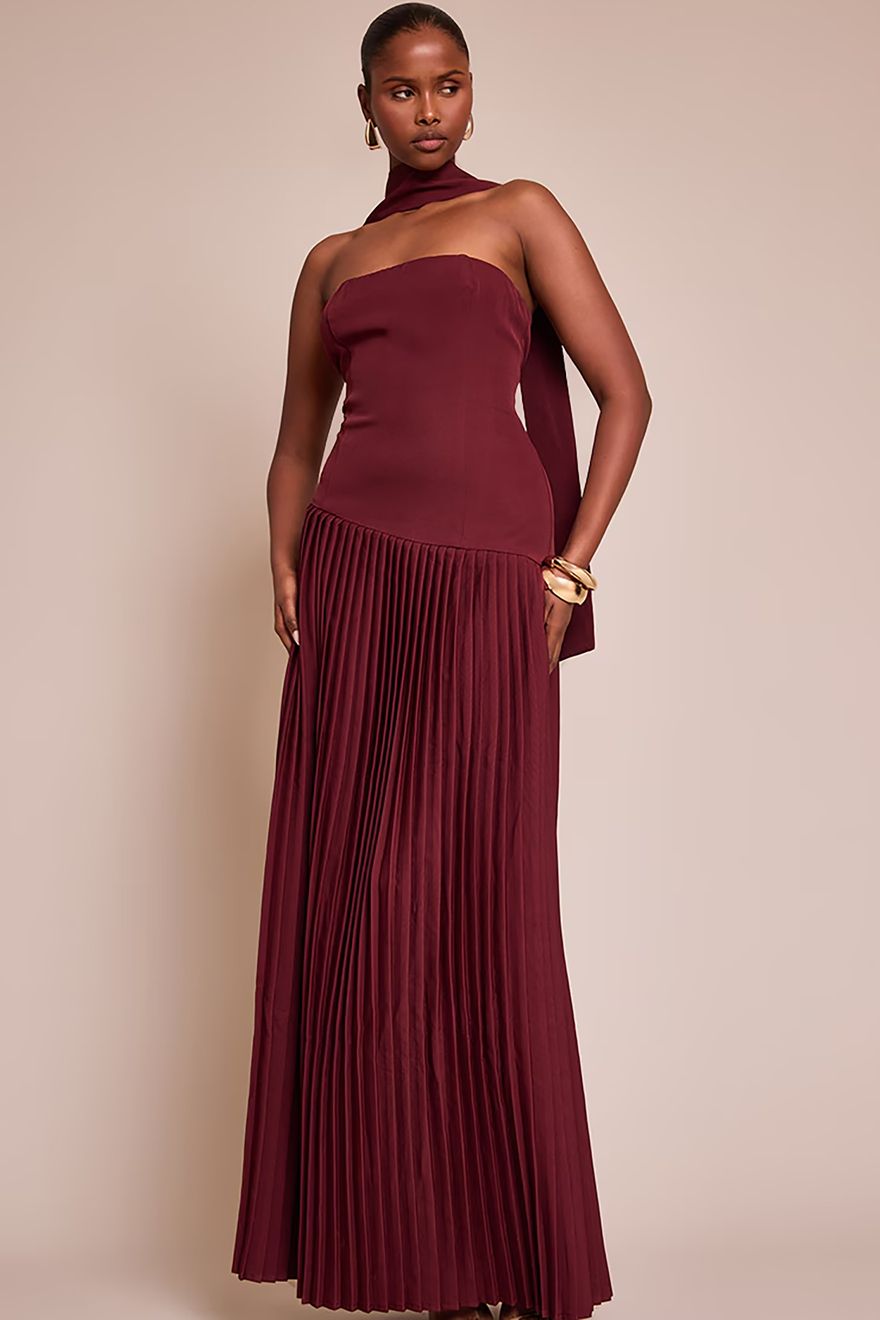 Burgundy Wedding Guest Outfits: 26 Stylish Winter Looks Burgundy Wedding Guest Outfits: 26 Stylish Winter Looks