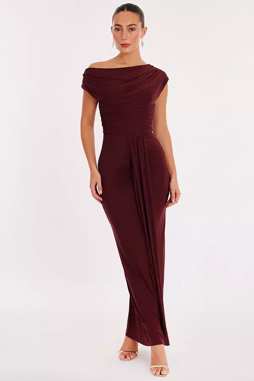 Burgundy Wedding Guest Outfits: 26 Stylish Winter Looks Burgundy Wedding Guest Outfits: 26 Stylish Winter Looks