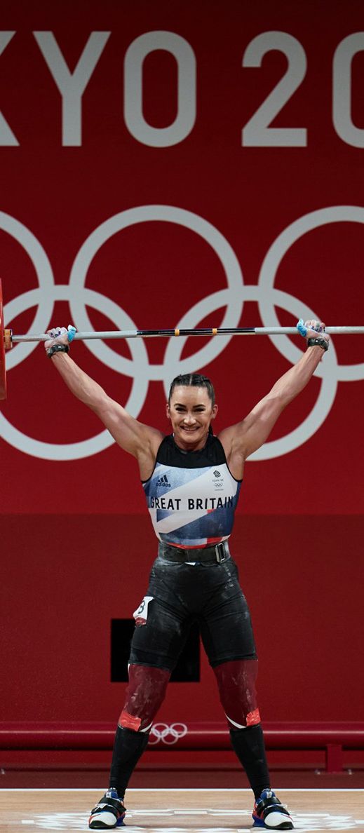 Sarah Davies an olympian, shown powerlifting weights in 2020 Tokyo Olympics