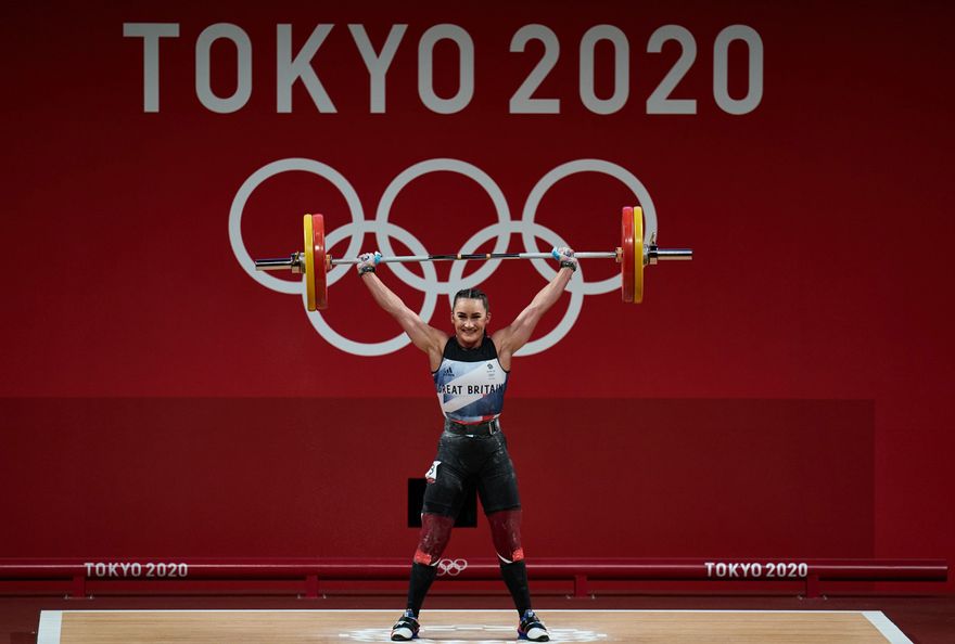 Sarah Davies an olympian, shown powerlifting weights in 2020 Tokyo Olympics