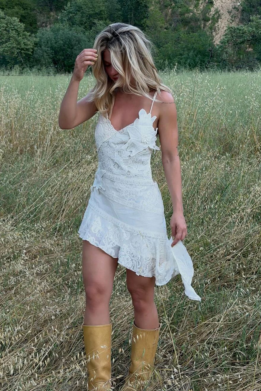 21 Festival Themed Hen Party Outfit Ideas for Brides 21 Festival Themed Hen Party Outfit Ideas for Brides