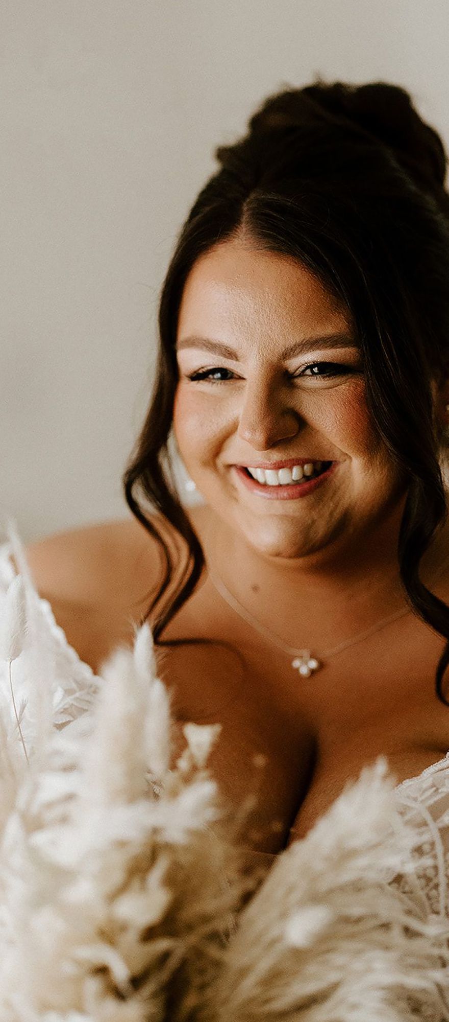 Bride with natural bronze wedding makeup and glowy skin