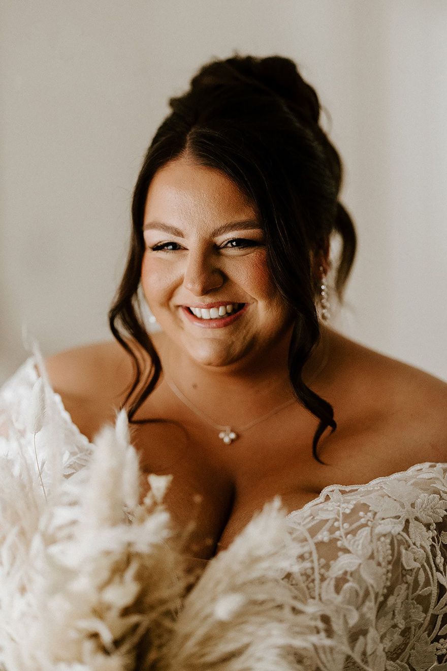 Bride with natural bronze wedding makeup and glowy skin