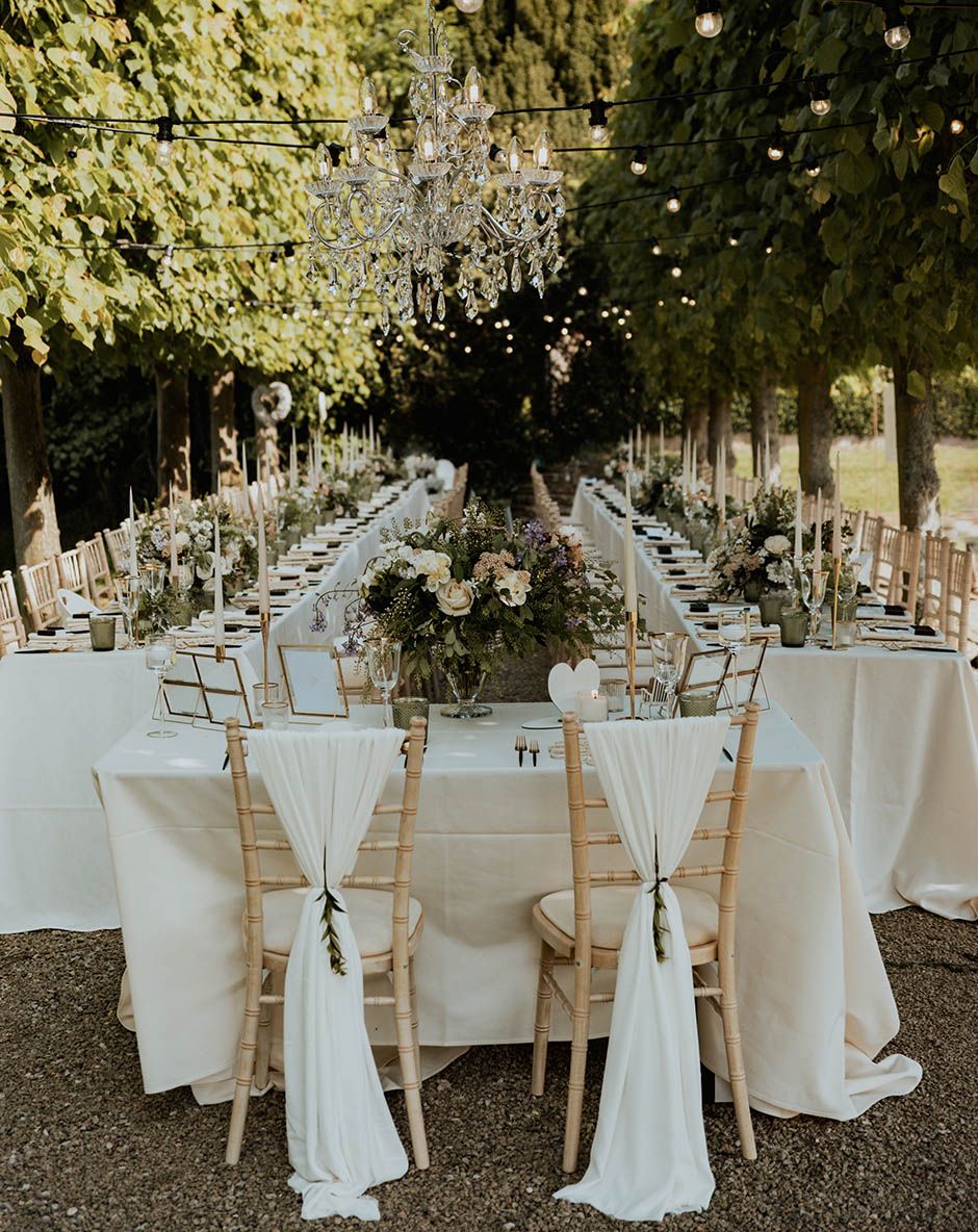 28 Sweetheart Table Ideas - Modern Seating Plans For Every Couple