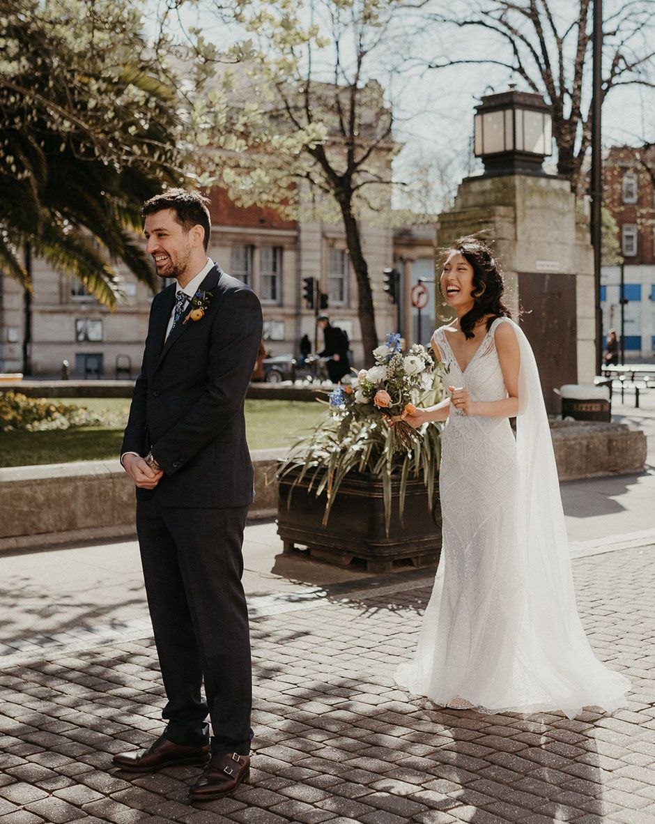20 First Look Photographs Guide & Inspiration - Rock My Wedding