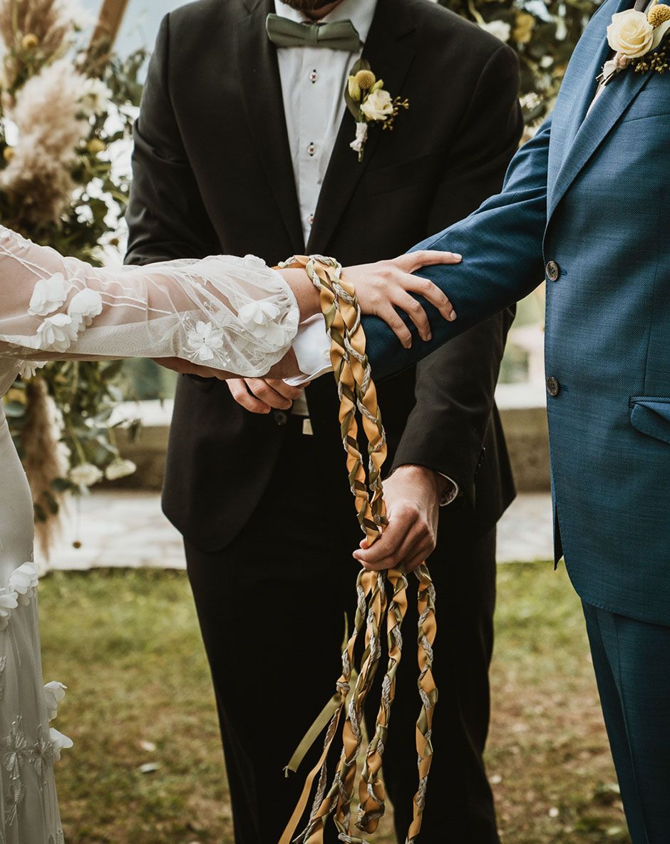 Handfasting Ceremony and How To Do It - Rock My Wedding