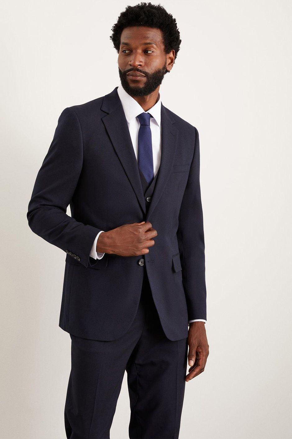 10 Best Wedding Suits for Groomsmen 2024