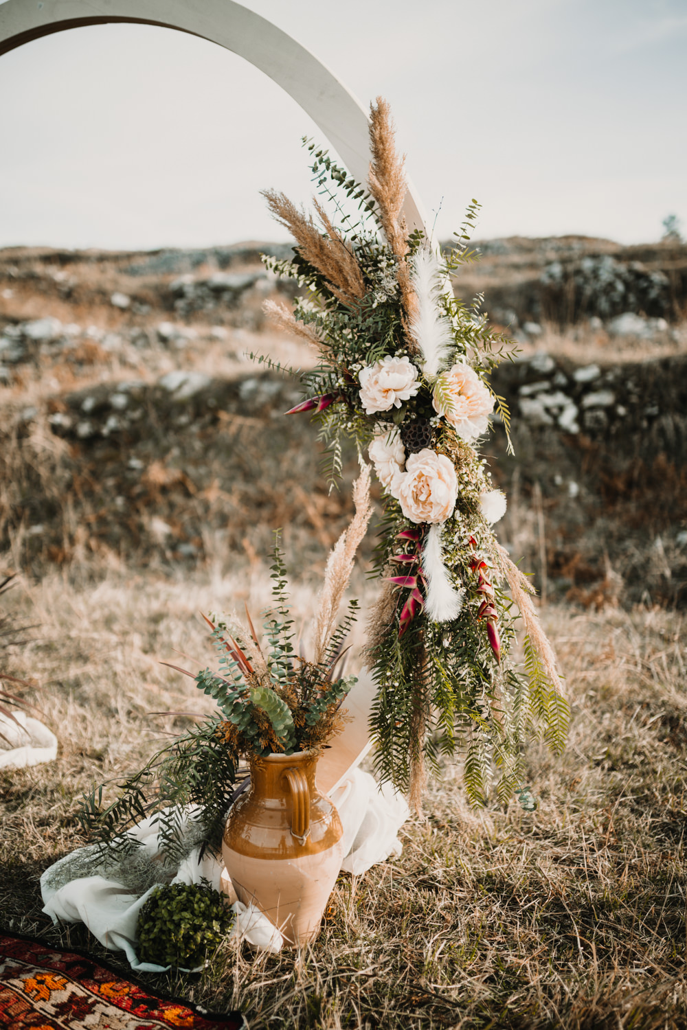 Stylish Ways To Incorporate Pampas Grass Into Your Wedding